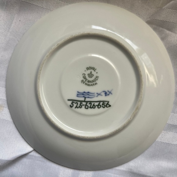 Antique 1955 Royal
Copenhagen China teacup and saucer - Picture 4 of 7